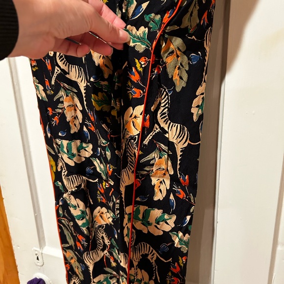 Gorgeous Zara trousers with zebras. Size 6 - Picture 8 of 9